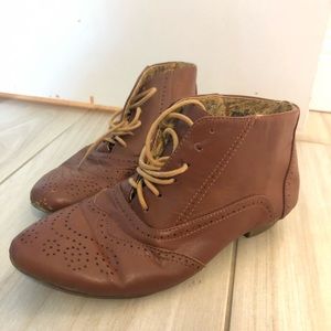 Short light brown bootie